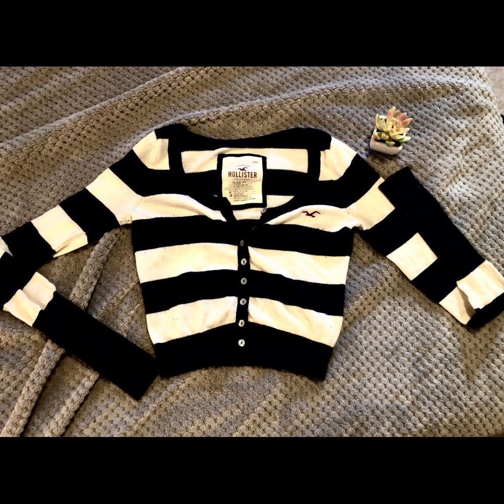 Hollister Crop Top Button up sweater!